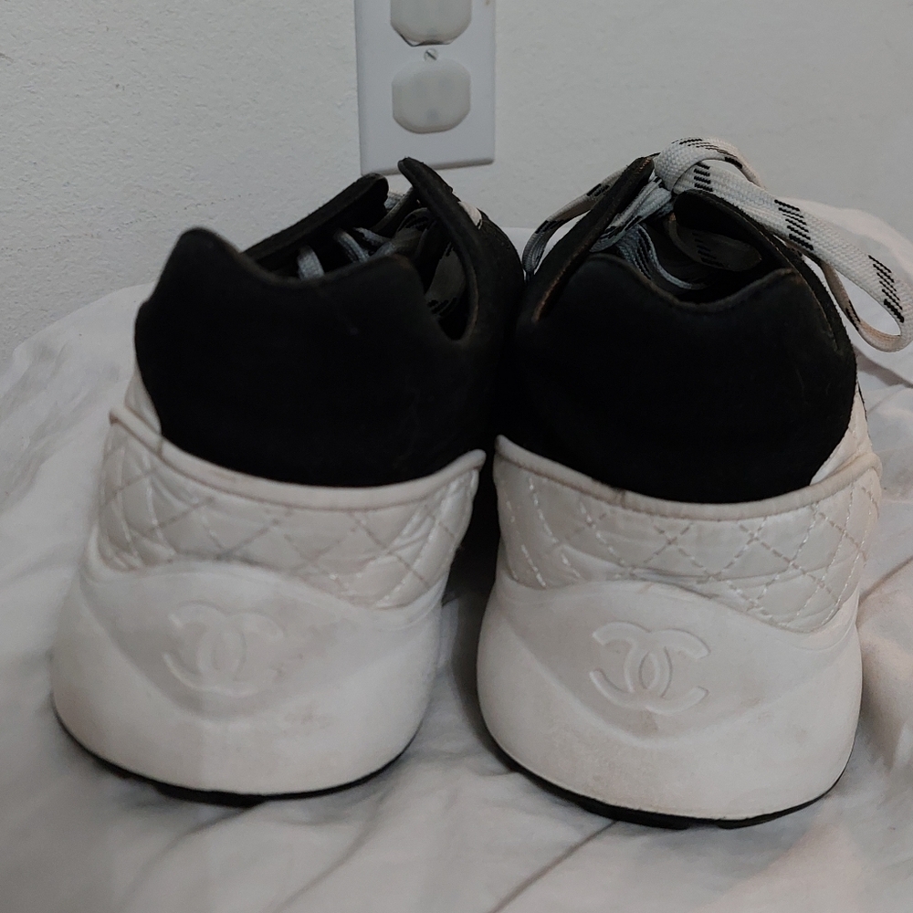 Black and White Gym Shoes size 39 - Picture 5 of 8